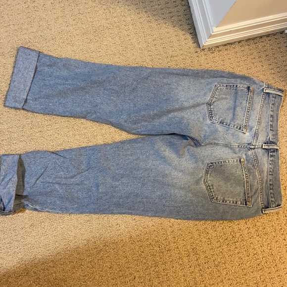 Forever 21: Ripped Boyfriend jeans - Picture 2 of 3